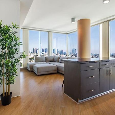 Lovely Upscale High Rise Private Parking & Pool Appartement Los Angeles Buitenkant foto