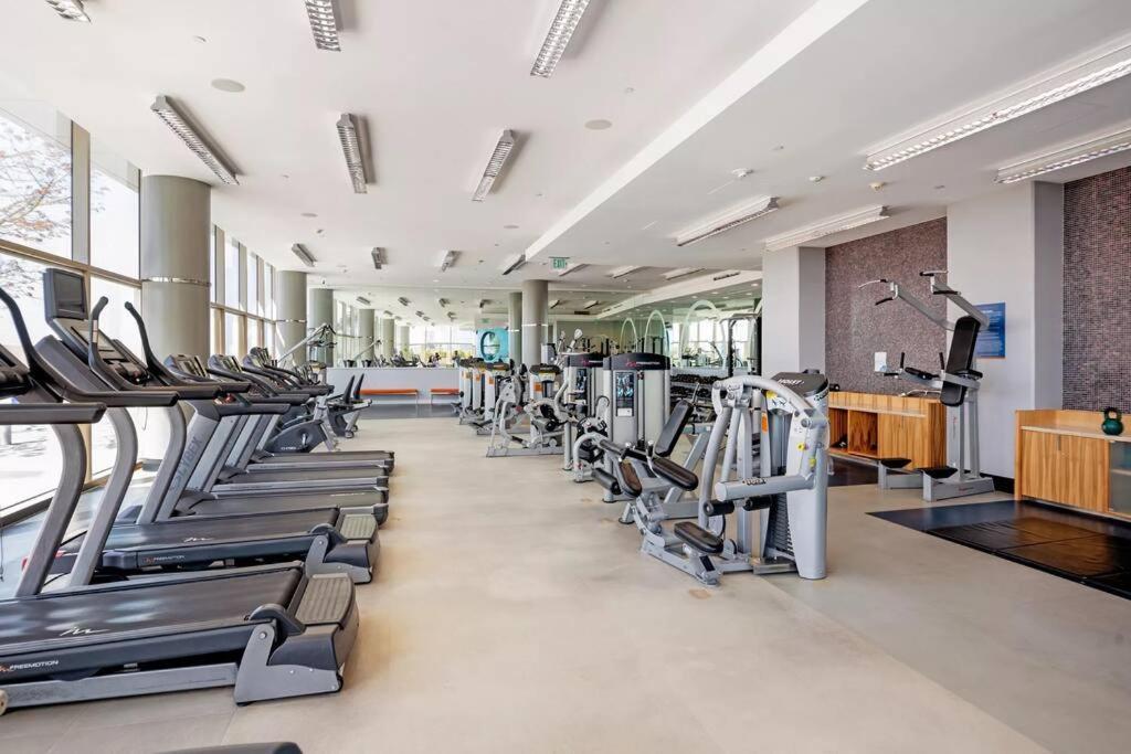 Lovely Upscale High Rise Private Parking & Pool Appartement Los Angeles Buitenkant foto