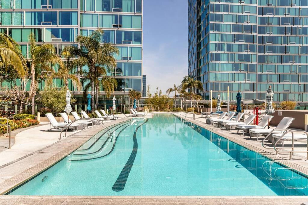 Lovely Upscale High Rise Private Parking & Pool Appartement Los Angeles Buitenkant foto