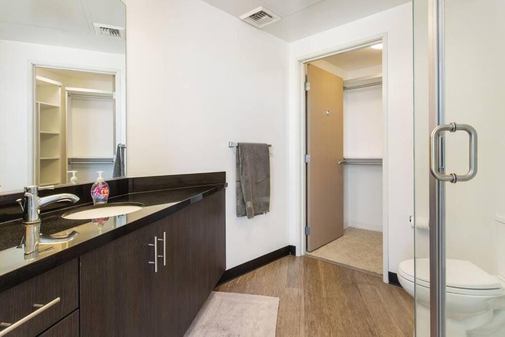 Lovely Upscale High Rise Private Parking & Pool Appartement Los Angeles Buitenkant foto