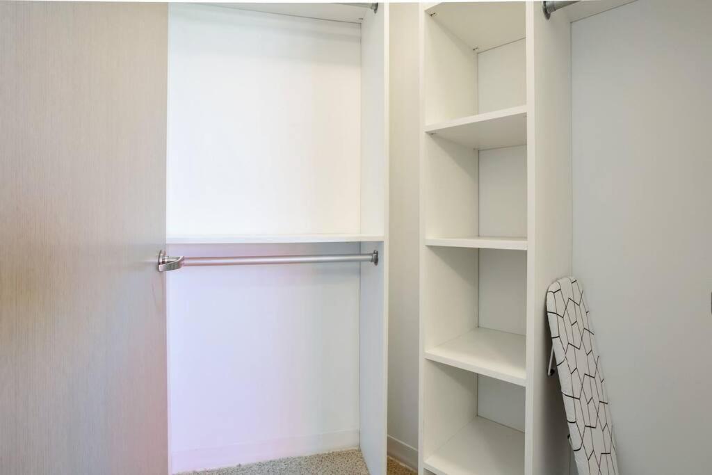 Lovely Upscale High Rise Private Parking & Pool Appartement Los Angeles Buitenkant foto