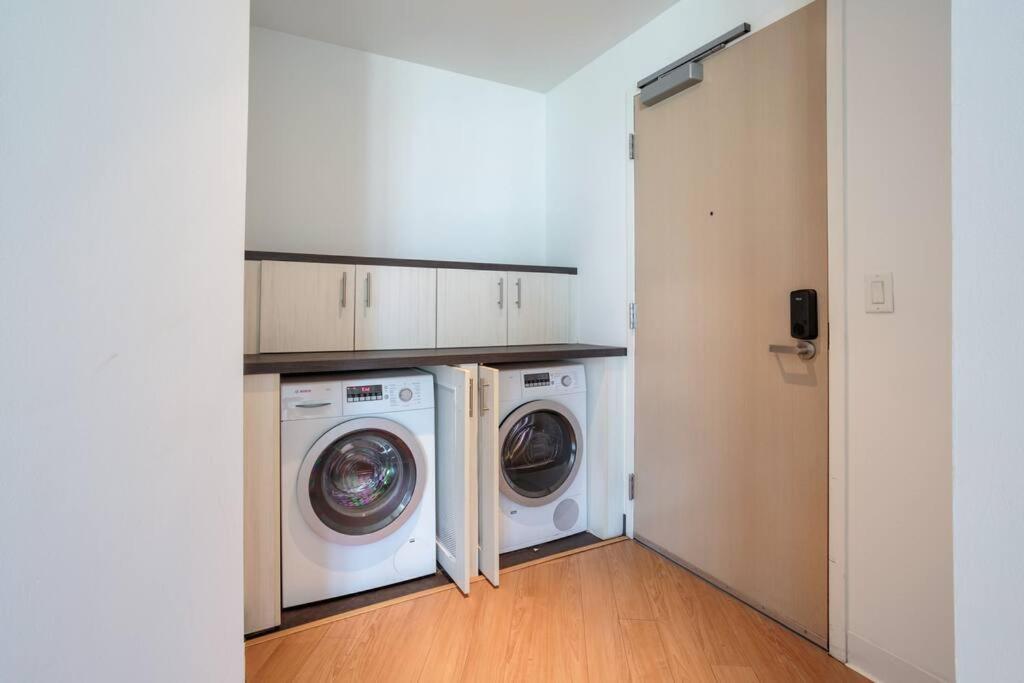 Lovely Upscale High Rise Private Parking & Pool Appartement Los Angeles Buitenkant foto