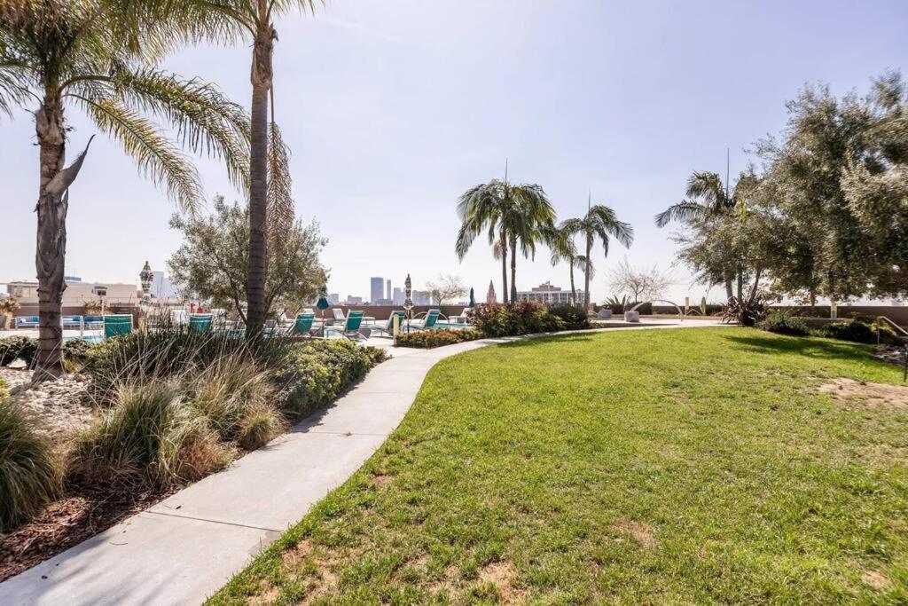 Lovely Upscale High Rise Private Parking & Pool Appartement Los Angeles Buitenkant foto