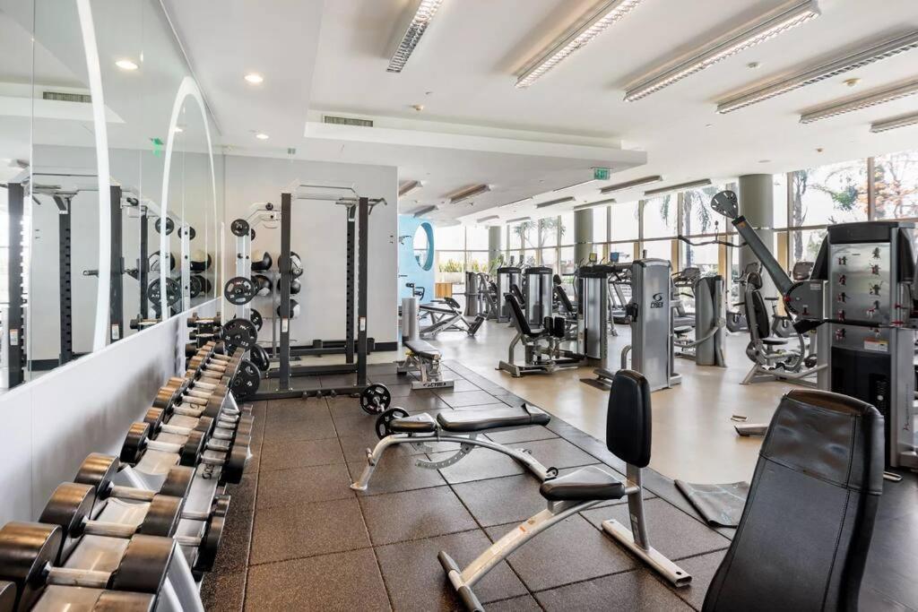 Lovely Upscale High Rise Private Parking & Pool Appartement Los Angeles Buitenkant foto