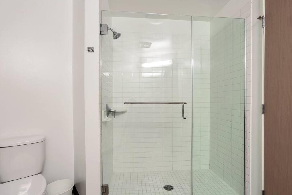 Lovely Upscale High Rise Private Parking & Pool Appartement Los Angeles Buitenkant foto