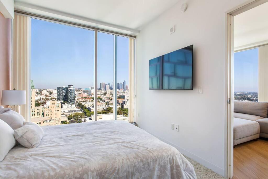 Lovely Upscale High Rise Private Parking & Pool Appartement Los Angeles Buitenkant foto
