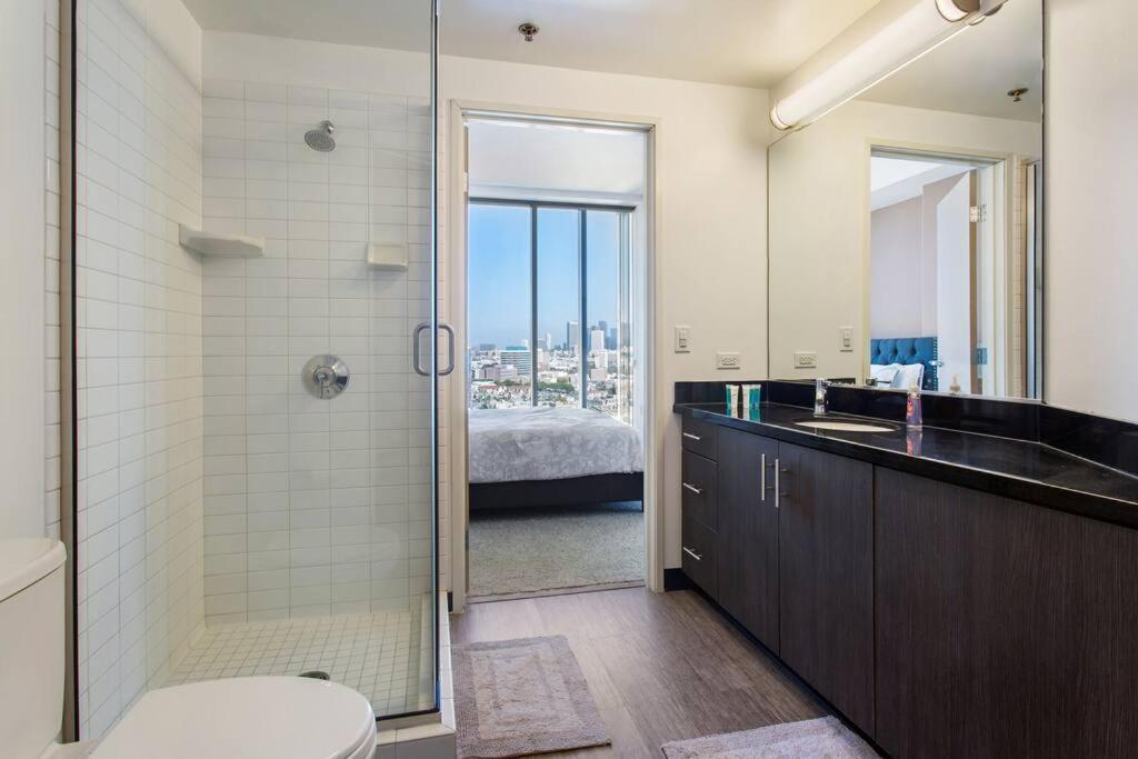 Lovely Upscale High Rise Private Parking & Pool Appartement Los Angeles Buitenkant foto