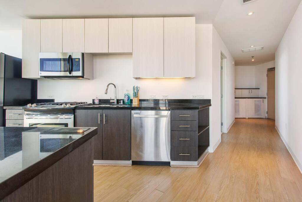 Lovely Upscale High Rise Private Parking & Pool Appartement Los Angeles Buitenkant foto